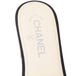مملوكة مسبقًا Chanel Black Canvas Camelia CC Slides Sandals Size 39