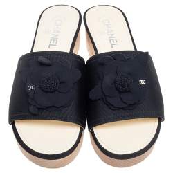 مملوكة مسبقًا Chanel Black Canvas Camelia CC Slides Sandals Size 39