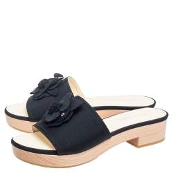مملوكة مسبقًا Chanel Black Canvas Camelia CC Slides Sandals Size 39