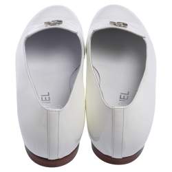 مملوكة مسبقًا Chanel White Patent Leather CC Smoking Slippers Size 39