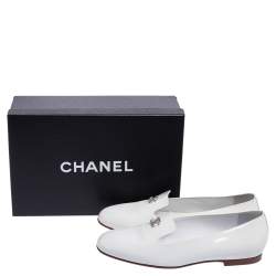 مملوكة مسبقًا Chanel White Patent Leather CC Smoking Slippers Size 39