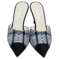 مملوكة مسبقًا Chanel Black/Blue Tweed And Grosgrain Pointed Toe CC Pearl Embellished Heel Mule Sandals Size 37.5