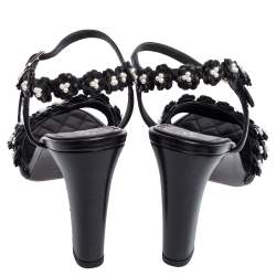 مملوكة مسبقًا  صندل شانيل كاميليا أبليكي جلد أسود سير كاحل مقاس 38