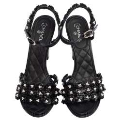 مملوكة مسبقًا  صندل شانيل كاميليا أبليكي جلد أسود سير كاحل مقاس 38