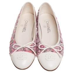 مملوكة مسبقًا Chanel Cream/Pink Tweed And Leather CC Cap Toe Bow Ballet Flats Size 37
