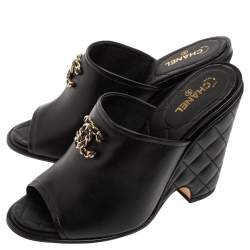 مملوكة مسبقًا Chanel Black Leather CC Wedge Mules Size 40