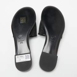 Pre Owned حذاء فلات سلايدز شانيل جلد لامع وشبك أسود بشعار سي سي مقاس 37