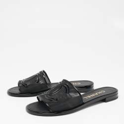 Pre Owned حذاء فلات سلايدز شانيل جلد لامع وشبك أسود بشعار سي سي مقاس 37