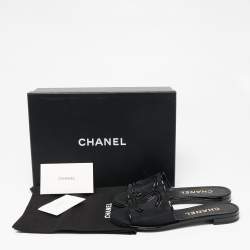 Pre Owned حذاء فلات سلايدز شانيل جلد لامع وشبك أسود بشعار سي سي مقاس 37