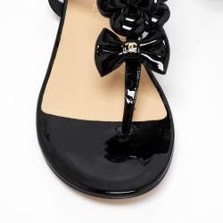 Pre Owned Chanel Black Patent Leather Camellia  Flower Thong Flats Size 38.5