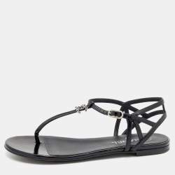 مملوكة مسبقًا Chanel Black Patent Leather Embellished CC Thong Flat Sandals Size 40