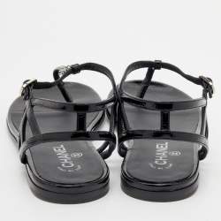 مملوكة مسبقًا Chanel Black Patent Leather Embellished CC Thong Flat Sandals Size 40
