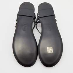 مملوكة مسبقًا Chanel Black Patent Leather Embellished CC Thong Flat Sandals Size 40