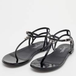 مملوكة مسبقًا Chanel Black Patent Leather Embellished CC Thong Flat Sandals Size 40