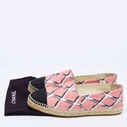 Pre Owned Chanel Pink/Black Printed Canvas and Fabric CC Cap-Toe Flat Espadrilles Size 40