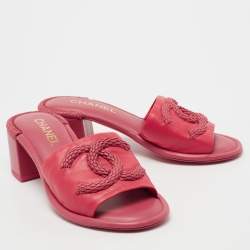 مملوكة مسبقًا Chanel Pink  Leather CC Embraided Slide Sandals Size 38