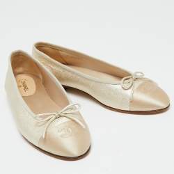 Pre Owned Chanel Light Gold Textured Leather and Satin CC Cap Toe Bow Ballet Flats Size 39