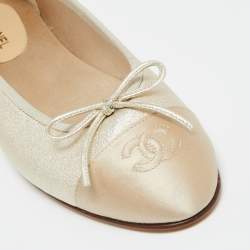 Pre Owned Chanel Light Gold Textured Leather and Satin CC Cap Toe Bow Ballet Flats Size 39