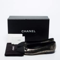 مملوكة مسبقًا Chanel Metallic Bronze/Black Leather and Canvas Ballet Flats Size 37.5