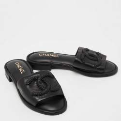 مملوكة مسبقًا Chanel Black Leather CC Flat Slides Size 39
