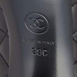 Pre Owned Chanel Black Quilted Leather and Patent Cap Toe Chain CC Pumps Size 39