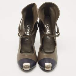 Pre Owned Chanel Green/Black Leather May Jane Pumps Size 38.5