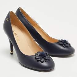 Pre Owned Chanel Navy Blue Leather Camelia Applique Pumps Size 39