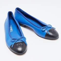 مملوكة مسبقًا Chanel Blue/Black Leather CC Ballet Flats Size 36