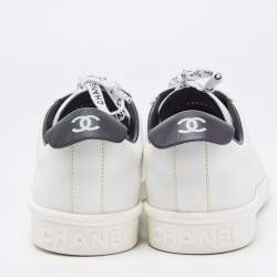 Pre Owned Chanel White/Black Leather Low Top Sneakers Size 39.5