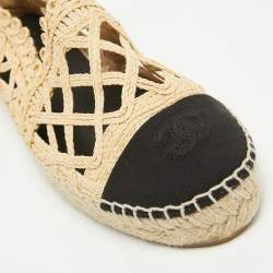 Pre Owned حذاء إسبادريل فلات شانيل كانفاس سي سي ورافية بقصات ليزر بيج/أسود مقاس 39