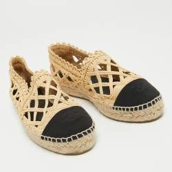 Pre Owned حذاء إسبادريل فلات شانيل كانفاس سي سي ورافية بقصات ليزر بيج/أسود مقاس 39