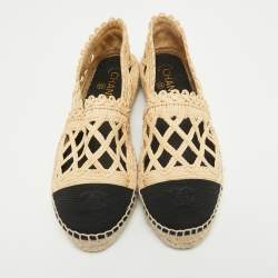 Pre Owned حذاء إسبادريل فلات شانيل كانفاس سي سي ورافية بقصات ليزر بيج/أسود مقاس 39