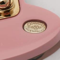 Pre Owned Chanel Hat Resin Gold Tone Brooch