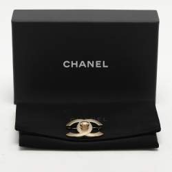 مملوكة مسبقًا Chanel Light Gold Tone Metal CC Brooch