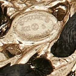 مملوكة مسبقًا Chanel CC Leather Gold Tone Brooch