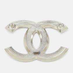 Pre Owned Chanel CC Resin Silver-Tone Pin Brooch