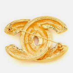 مملوكة مسبقًا Chanel CC Quilted Gold Tone Brooch