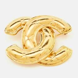 مملوكة مسبقًا Chanel CC Quilted Gold Tone Brooch
