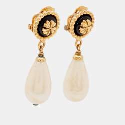 Pre Owned Chanel Clover Enamel Faux Pearl Gold Tone Clip On Earrings
