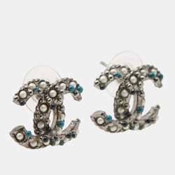 مملوكة مسبقًا Chanel CC Faux Pearl Enamel Gunmetal Tone Earrings