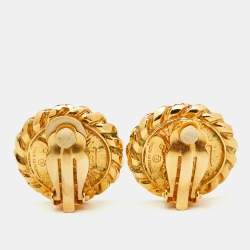 Pre Owned أقراط شانيل مشبك مستديرة مذهبة بحبات لؤلؤ مزيفة