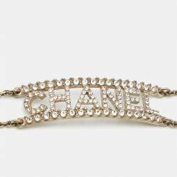 مملوكة مسبقًا قلادة شانيل كريستالات شعار ومعدن ذهبي اللون تشوكر