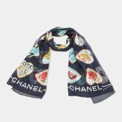 Pre Owned شال شانيلا حرير شيفون مطبوع بقلوب وشعار أسود عتيق