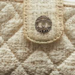 Pre Owned Chanel White Quilted Coated Tweed CC Phone Holder Pouch