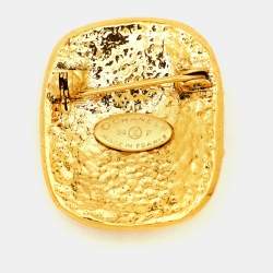 مملوكة مسبقًا بروش شانيل CC معدني ذهبي اللون