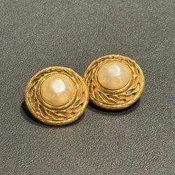 Pre Owned Chanel Vintage Cut Out Design with Pearl Clip On Earrings