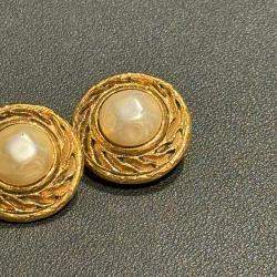Pre Owned Chanel Vintage Cut Out Design with Pearl Clip On Earrings