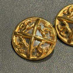Pre Owned Chanel 93P Round Mirror CC Clip on Earrings