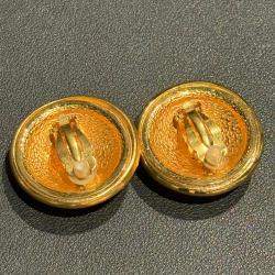 Pre Owned Chanel 93P Round Mirror CC Clip on Earrings