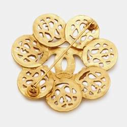 مملوكة مسبقًا Chanel CC Round Openwork Gold Tone Pin Brooch 